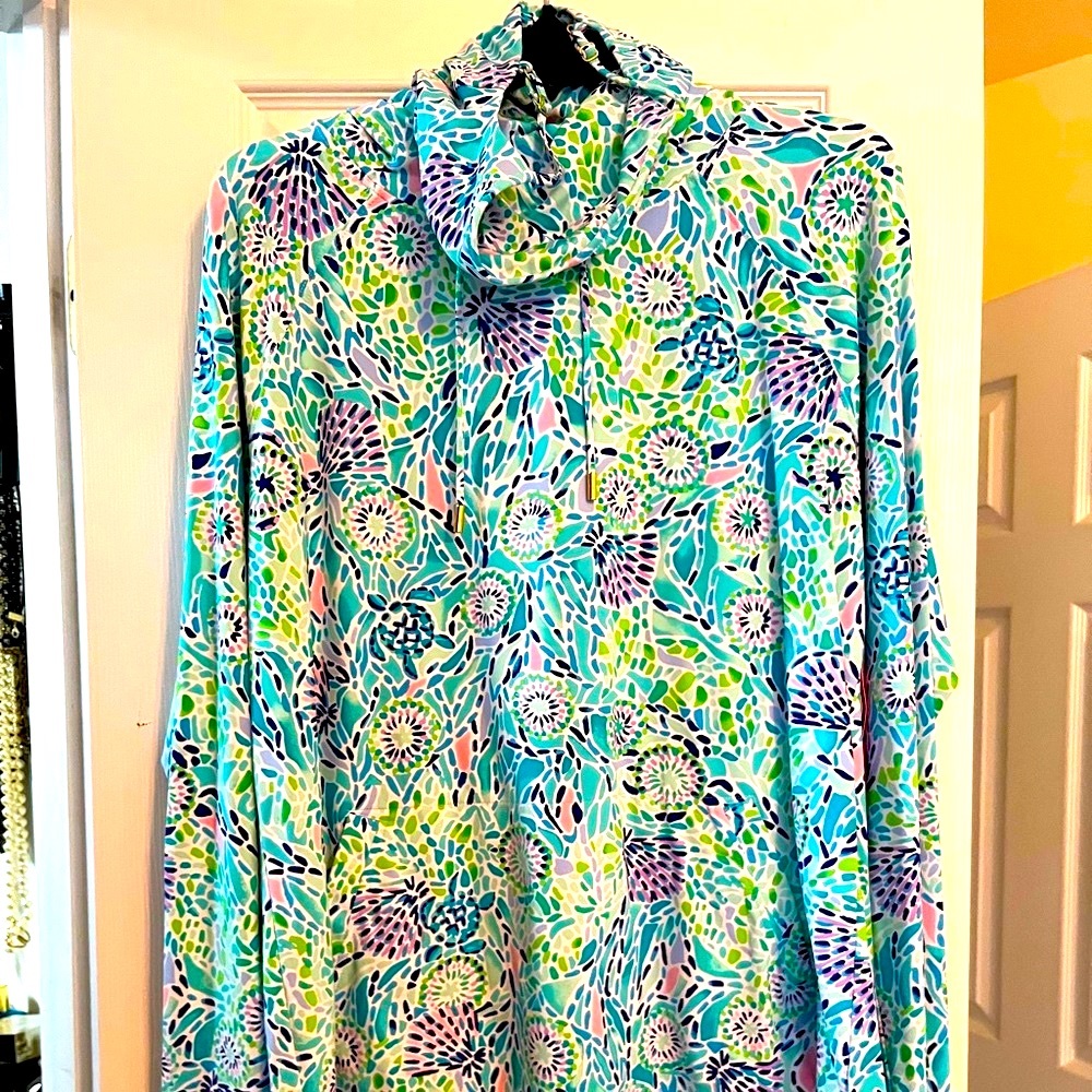 SOLD.  NWT Lilly Pulitzer Popover XL Hooded With Face Mask